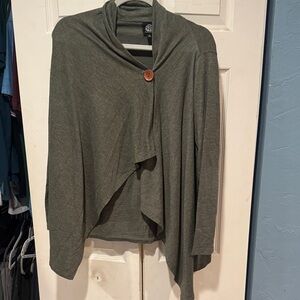 Bobeau Olive Buttoned Poncho